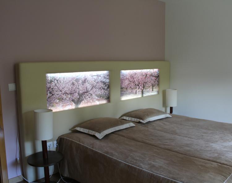 ALMOND LAND ROOM